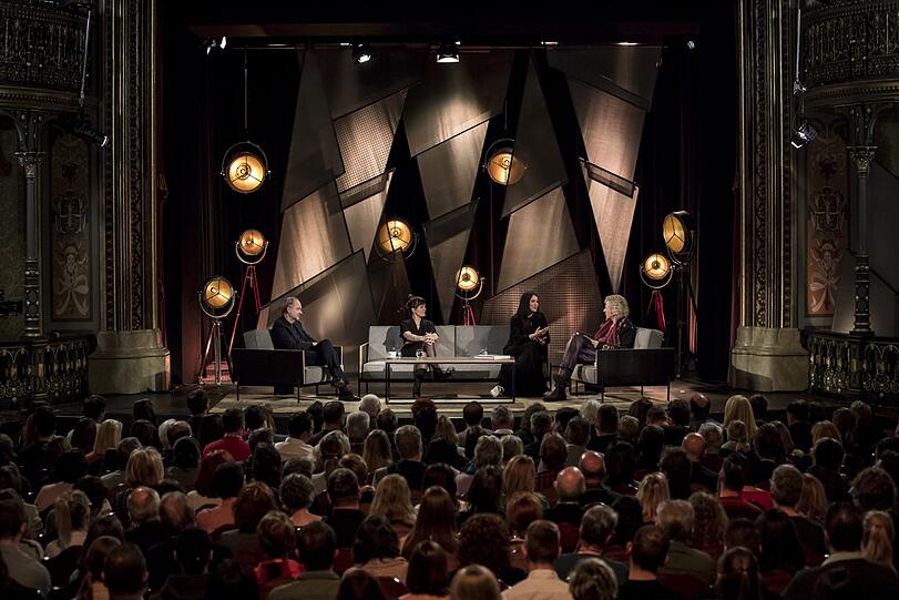 In der ersten "Gottschalk liest?"-Ausgabe waren Sarah Kuttner, Daniel Biskup, Vea Kaiser und Ferdinand von Schirach zu Gast.
