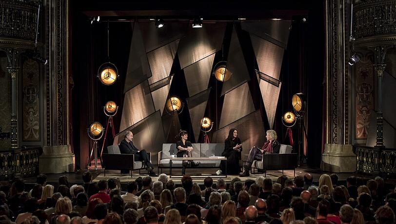 In der ersten "Gottschalk liest?"-Ausgabe waren Sarah Kuttner, Daniel Biskup, Vea Kaiser und Ferdinand von Schirach zu Gast. In der ersten "Gottschalk liest?"-Ausgabe waren Sarah Kuttner, Daniel Biskup, Vea Kaiser und Ferdinand von Schirach zu Gast.