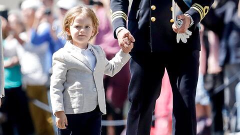 Prinz Julian, hier bei der Taufe seiner Schwester Ines, wird am 26. M&auml;rz 5 Jahre alt.