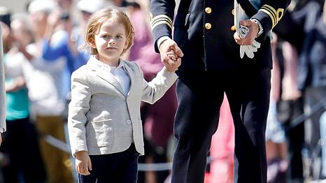 Prinz Julian, hier bei der Taufe seiner Schwester Ines, wird am 26. M&auml;rz 5 Jahre alt.