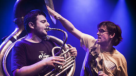 Die Marching-Band Moop Mama beim CD-Release in der Freiheizhalle