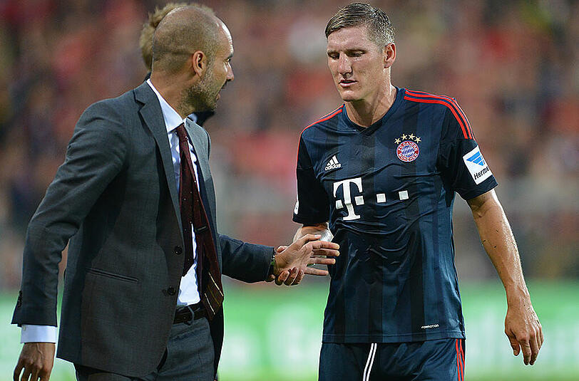 Bayern-Trainer Pep Guardiola (l.) kann im Spiel gegen Hoffenheim auf ein Comeback von Bastian Schweinsteiger hoffen.