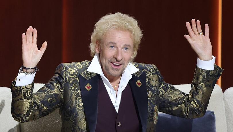 Thomas Gottschalk nimmt weiterhin auf dem "Wetten, dass..?"-Sofa Platz.