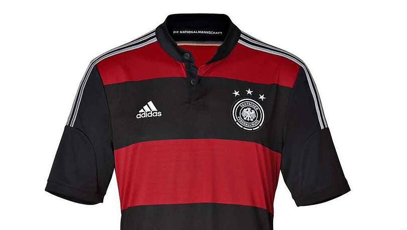 Schwarz mit roten Querstreifen: DFB präsentiert das neue Auswärtstrikot für die WM 2014. Schwarz mit roten Querstreifen: DFB präsentiert das neue Auswärtstrikot für die WM 2014.