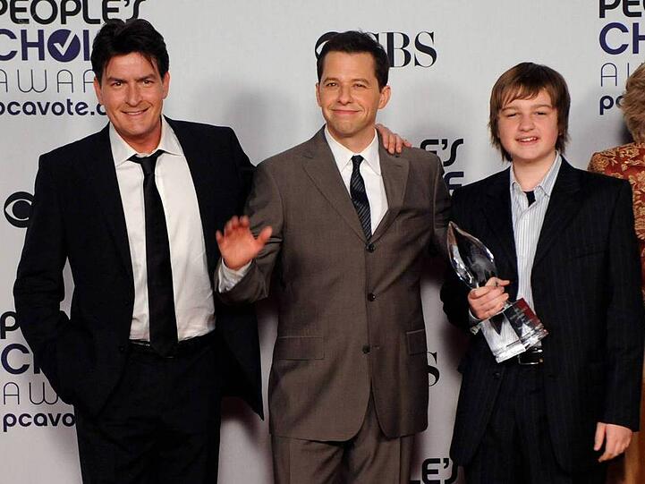 "Two and a Half Men" waren vor allem die Schauspieler Charlie Sheen, Jon Cryer und Angus T. Jones