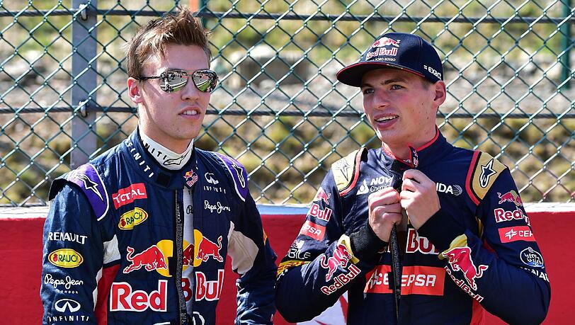 Tauschen das Cockpit: Max Verstappen (r.) und Daniil Kwjat. Tauschen das Cockpit: Max Verstappen (r.) und Daniil Kwjat.