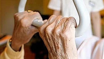 Fortbildung in der Pflege ist für alle Beteiligten unerlässlich. Fortbildung in der Pflege ist für alle Beteiligten unerlässlich.