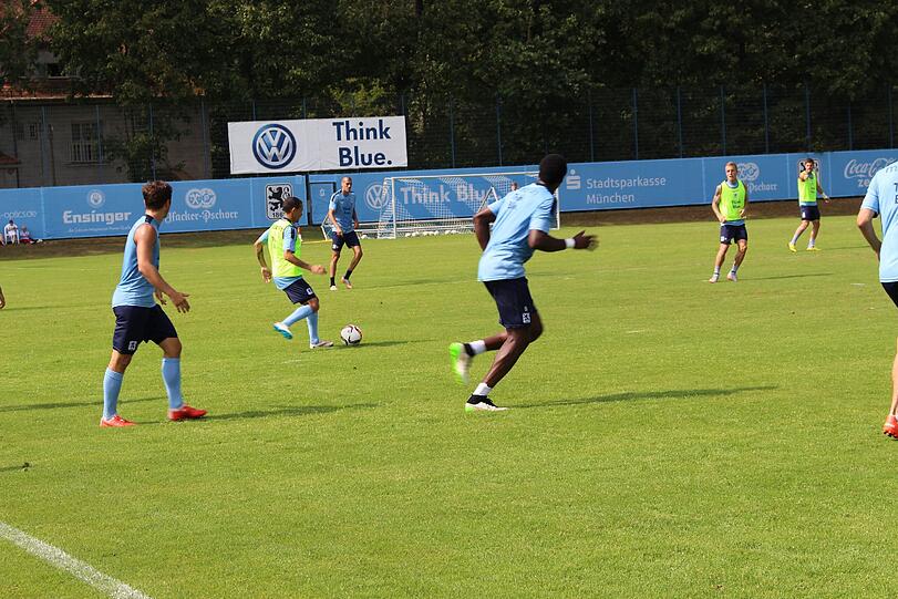Schrecksekunde für Degenek beim Training am Freitag. Hier die Bilder vom Vormittagstraining.