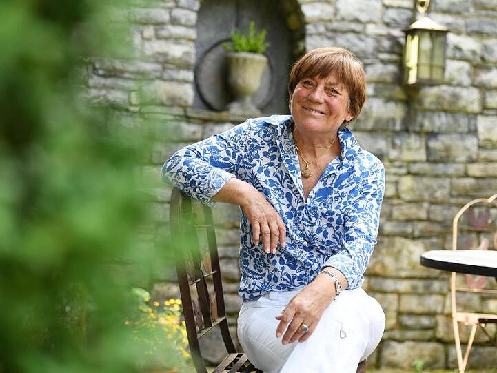 Die ehemalige Skirennläuferin Rosi Mittermaier an ihrem Wohnort. Foto: Angelika Warmuth/dpa/Archivbild