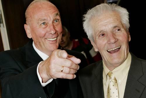 Ottmar Walter (r.) mit Horst Eckel, Team-Kollege aus der Weltmeistermannschaft von 1954.