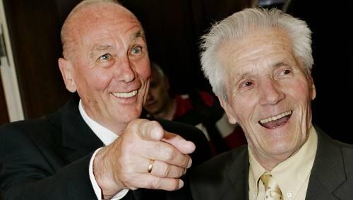 Ottmar Walter (r.) mit Horst Eckel, Team-Kollege aus der Weltmeistermannschaft von 1954. Ottmar Walter (r.) mit Horst Eckel, Team-Kollege aus der Weltmeistermannschaft von 1954.