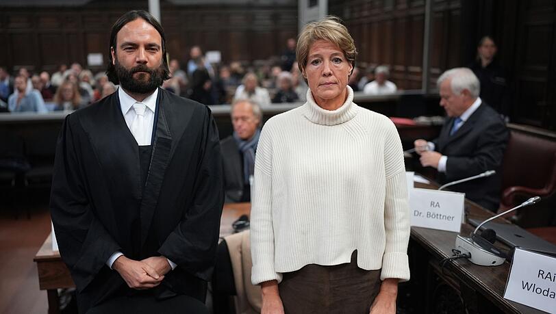 Ingo Bott, der Verteidiger von Christina Block, hat die Aussetzung oder Unterbrechung des Prozesses beantragt, woraufhin das Gericht fünf Verhandlungstermine aufgehoben hat. Ingo Bott, der Verteidiger von Christina Block, hat die Aussetzung oder Unterbrechung des Prozesses beantragt, woraufhin das Gericht fünf Verhandlungstermine aufgehoben hat.