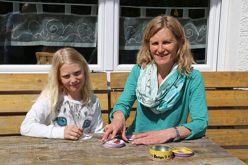 Leben beide dank einer Lebertransplantation: Beate M. und ihe Tochter Franziska (9).