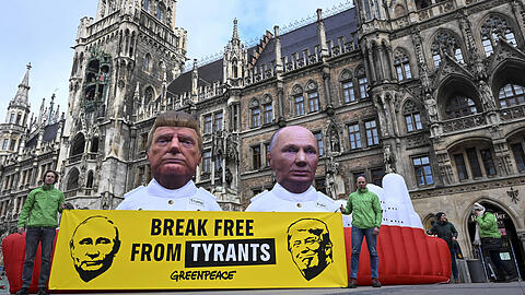 Greenpeace-Aktivisten am Freitagnachmittag auf dem Marienplatz.