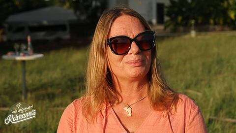 Der Abschied von ihrer alten Heimat in Hawaii f&auml;llt Manu Reimann alles andere als leicht.