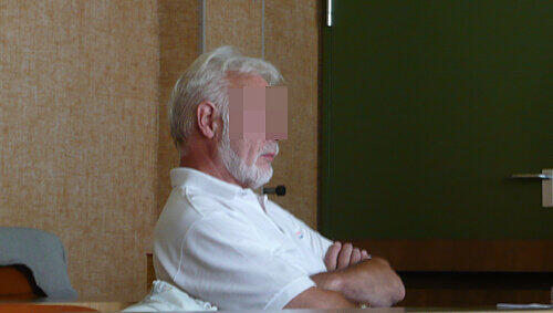 Hundehalter Günther K. auf der Anklagebank. Hundehalter Günther K. auf der Anklagebank.