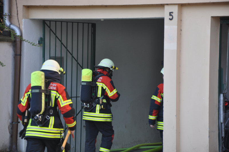 Feuerwehreinsatz in Eggenfelden: Am Sonntagmorgen brach in einer Wohnung plötzlich ein Feuer aus.