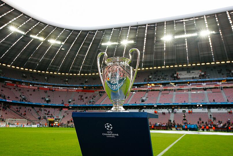 Das Objekt der Begierde: Der Champions-League-Pokal in der Fröttmaninger Arena. Das Siegerteam bekommt außerdem stolze neun Millionen Euro.