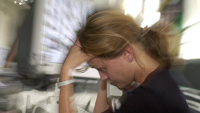 Wenn am Arbeitsplatz die Belastung zu groß wird, greifen immer mehr Menschen zu leistungssteigernden Mitteln wie Psychopharmaka und Amphetaminen. Wenn am Arbeitsplatz die Belastung zu groß wird, greifen immer mehr Menschen zu leistungssteigernden Mitteln wie Psychopharmaka und Amphetaminen.