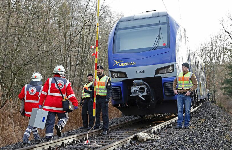 Rettungskräfte eilen zum Unfallort.
