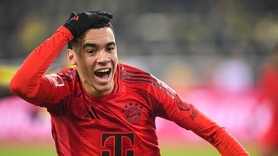 Platin wert! FC-Bayern-Star Jamal Musiala trifft auch gegen Dortmund mit dem Köpfchen.