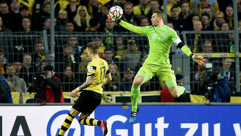 MANUEL NEUER NOTE 1
Sehr souverän, der Torhüter. Bei Rückpässen wie im Herausschlagen der Bälle (meist mit links). Nach der Pause blieb der Ex-Schalker cool im Bananen-Regen von der Südtribüne. Und dann kam die Titanen-Parade schlechthin. Fischte den Reus-Freistoß gerade noch von der Linie -daher die Note 1.