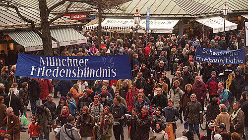 Alle Jahre wieder: Der Ostermarsch der Friedensbewegung. Alle Jahre wieder: Der Ostermarsch der Friedensbewegung.