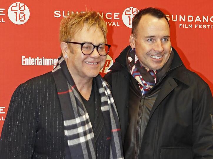 Sir Elton John (l) und sein Partner David Furnish haben ihren Sohn nach einer Kirche benannt