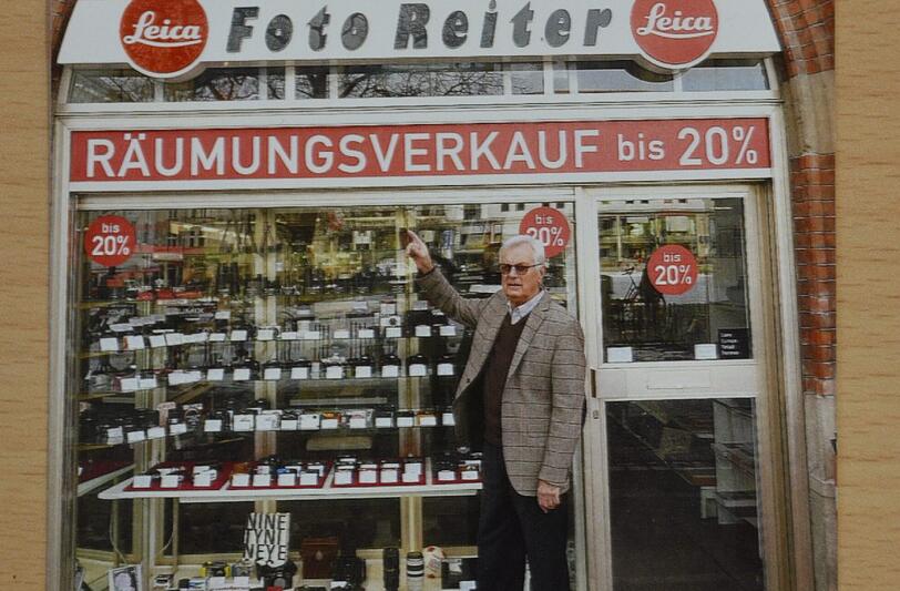 Jetzt gibt&rsquo;s Rabatt: Heinz G. Reiter vor seinem Geschäft.