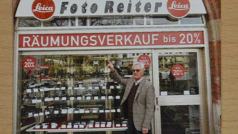 Jetzt gibt’s Rabatt: Heinz G. Reiter vor seinem Geschäft. Jetzt gibt’s Rabatt: Heinz G. Reiter vor seinem Geschäft.