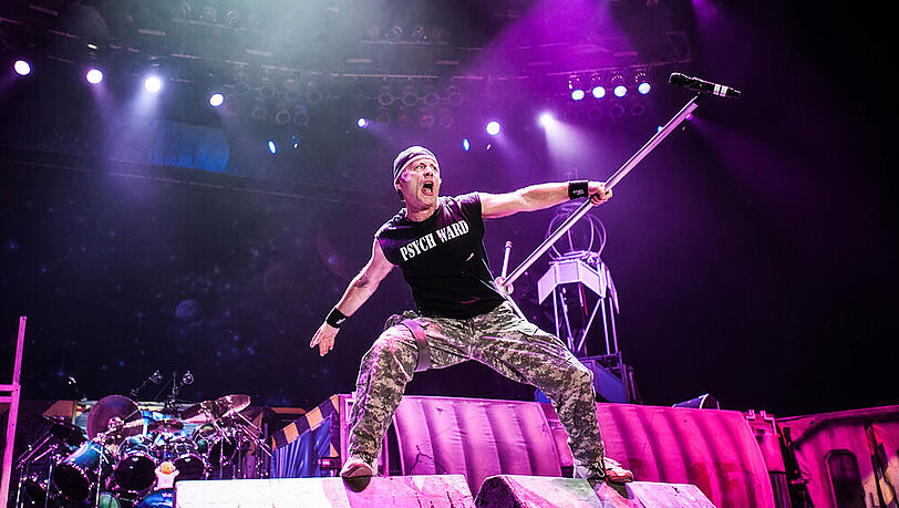 Sänger Bruce Dickinson kehrt 2020 mit Iron Maiden zurück nach Deutschland Sänger Bruce Dickinson kehrt 2020 mit Iron Maiden zurück nach Deutschland