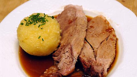 Schweinsbraten soll es nach einer neuen Studie seltener geben.