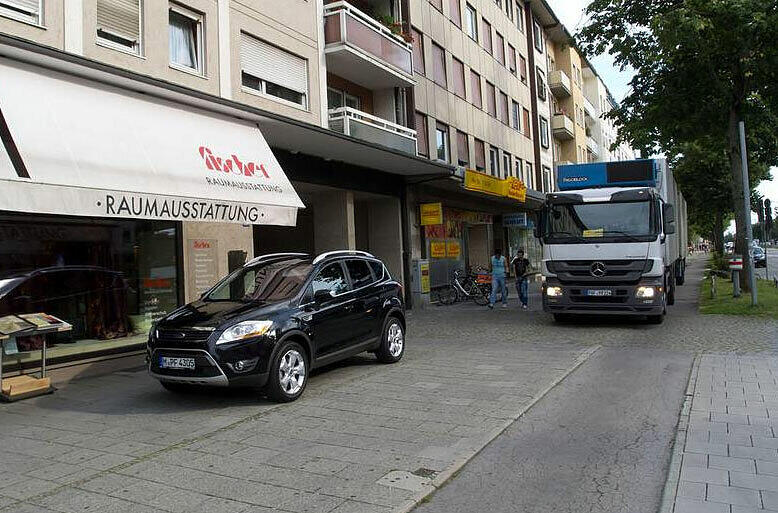 Fürstenrieder Straße, ein Laster auf dem Radweg: Für den Bund Naturschutz ein typischer Fall.