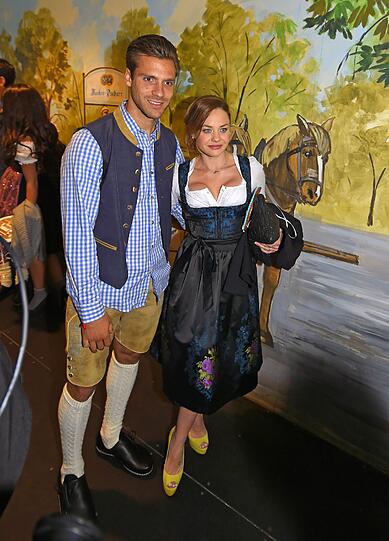 Traditioneller Ausflug der Löwen aufs Oktoberfest. Der TSV 1860 München feierte im Hacker-Zelt. Die Bilder.