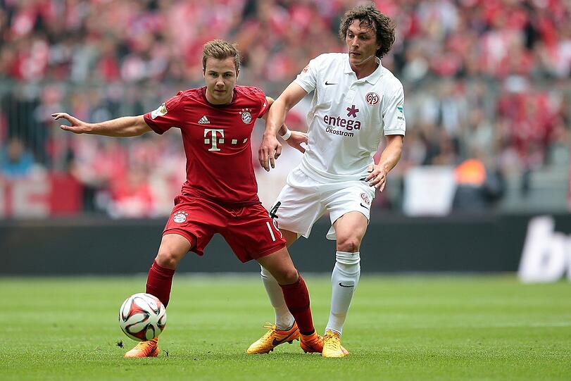 MARIO GÖTZE &ndash; NOTE 4:

Ein typisches Götze-Spiel im Bayern-Trikot. Phasenweise verschwunden, dann wieder mit einer annehmbaren bis guten Aktion.