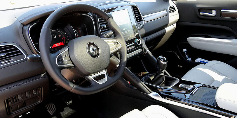 Typisch Renault: Der Aufbau und die Logik der Armaturen mit dem 8,7-Zoll-Touchscreen entspricht dem der anderen aktuellen Modelle.