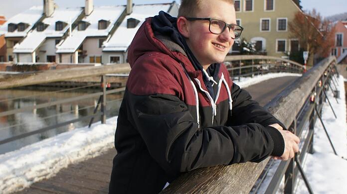Leon hat sein Leben komplett auf den Kopf gestellt. Er lebt als Transmann, teilt seine Geschichte im Internet - will aber nicht nur über seine Sexualität definiert werden.