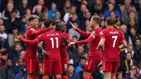 Sadio Mane (3.v.l) brachte Liverpool beim Sieg in Watford in Führung.