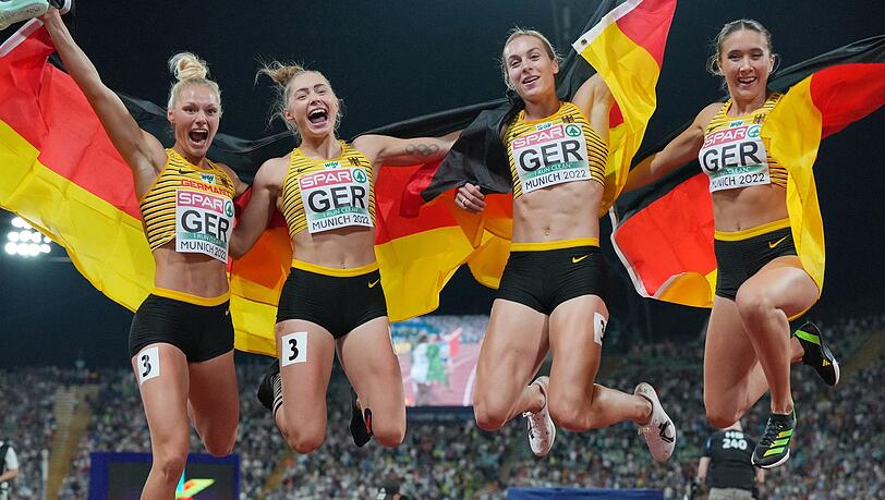 Die goldene Sprint-Staffel der EM: Lisa Meyer (l-r), Gina Lückenkemper, Alexandra Burghardt und Rebekka Haase.