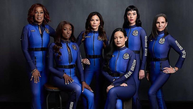Die Besatzung der "NS-31-Mission", darunter Sängerin Katy Perry (2.v.r.) und Jeff Bezos' Verlobte Lauren Sánchez (3.v.l.).