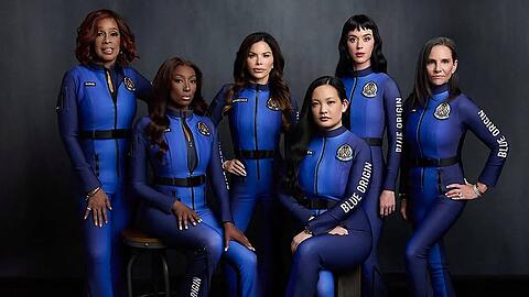 Die Besatzung der "NS-31-Mission", darunter Sängerin Katy Perry (2.v.r.) und Jeff Bezos' Verlobte Lauren Sánchez (3.v.l.).