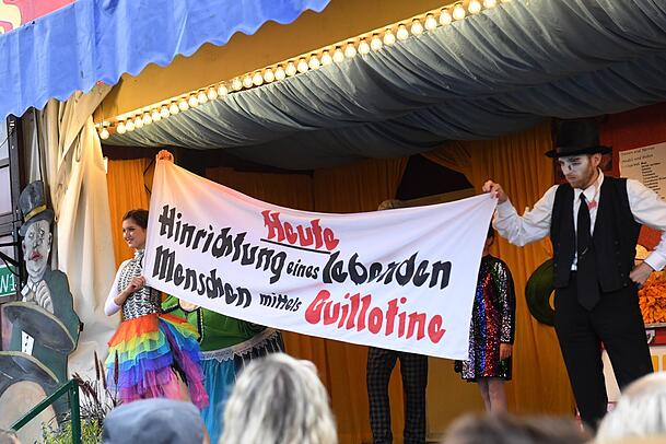 Die Hinrichtung einer lebenden Person ist der traditionelle Höhepunkt der Show. (Archibvild) Die Hinrichtung einer lebenden Person ist der traditionelle Höhepunkt der Show. (Archibvild)