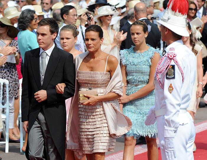 Prinzessin Stéphanie mit ihren drei Kinder Louis, Camille und Pauline bei der Hochzeit von Albert und Charlene