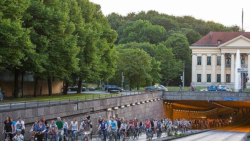 Bilder von der letzten Münchner Radlnacht (7. Juni 2014). Die diesjährige Radlnacht findet am 8. August statt. Bilder von der letzten Münchner Radlnacht (7. Juni 2014). Die diesjährige Radlnacht findet am 8. August statt.