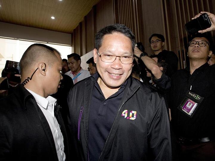 Bei Thailands Parlamentswahl ist die Armee-Partei Phalang Pracharat (PPRP) nach offiziellen Angaben stärkste politische Kraft geworden.