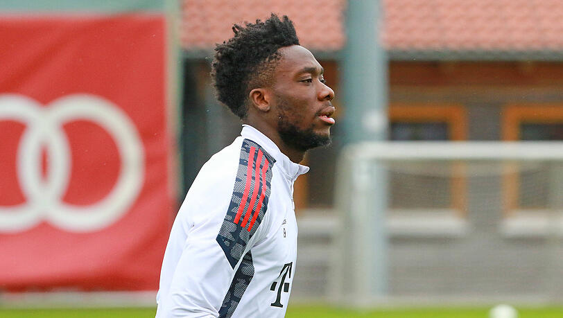 Alphonso Davies steht gegen Villareal wieder im Kader des FC Bayern.