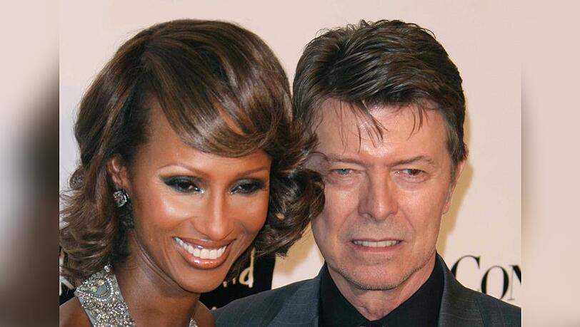 Iman und David Bowie waren von 1992 bis zu seinem Tod im Jahr 2016 verheiratet. Iman und David Bowie waren von 1992 bis zu seinem Tod im Jahr 2016 verheiratet.