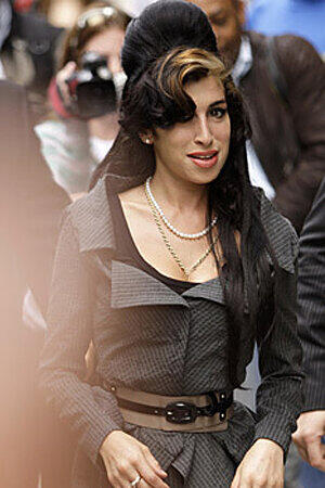 Doch auch andere Stars und Sternchen müssen sich verantworten: Kurz nach ihrer Scheidung, stamd Amy Winehouse wieder mal vor Gericht.