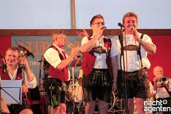 Dirndl, Lederhosen und viel Spaß: Die Party "Tracht und Pracht" am Samstag im Hippodrom auf der Theresienwiese. Mehr Bilder unter: www.nachtagenten.de.