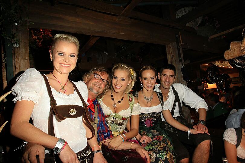 Martin Krug mit Freundin Verena Kerth und Isabel Edvardsson mit Freund Marcus Weiß